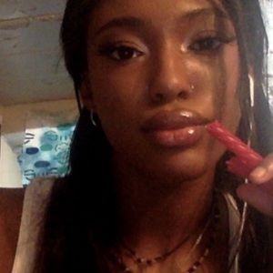 Meet your Posher, Anese